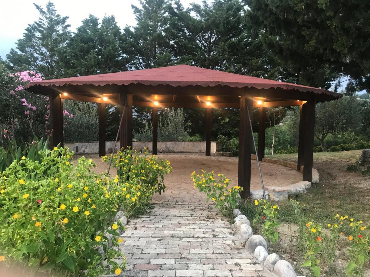Hotel Lo Smeraldo Roccavivara Екстер'єр фото