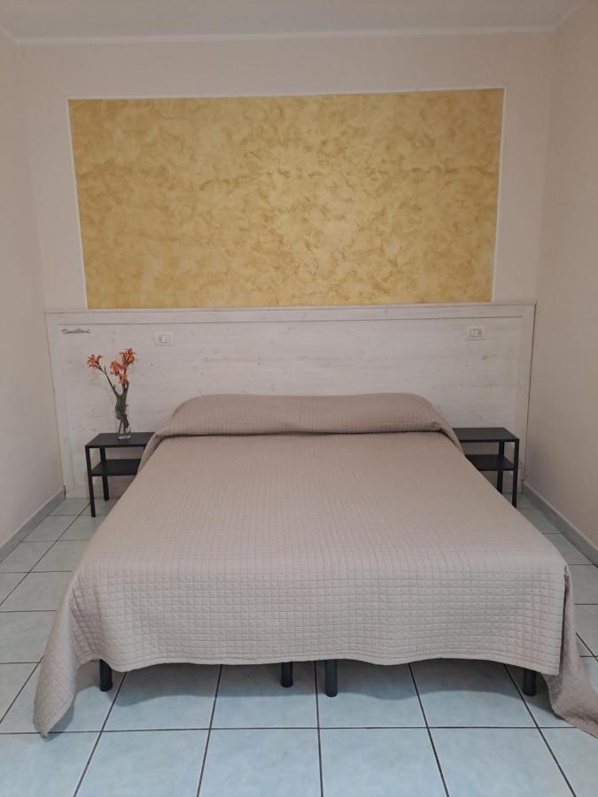Hotel Lo Smeraldo Roccavivara Екстер'єр фото