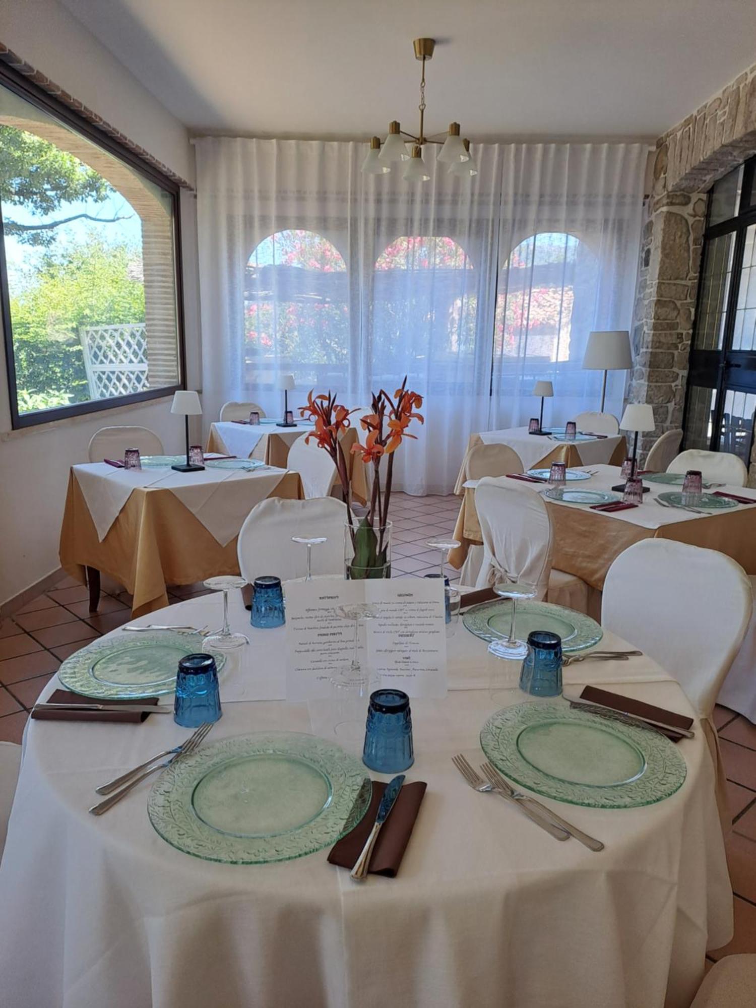 Hotel Lo Smeraldo Roccavivara Екстер'єр фото