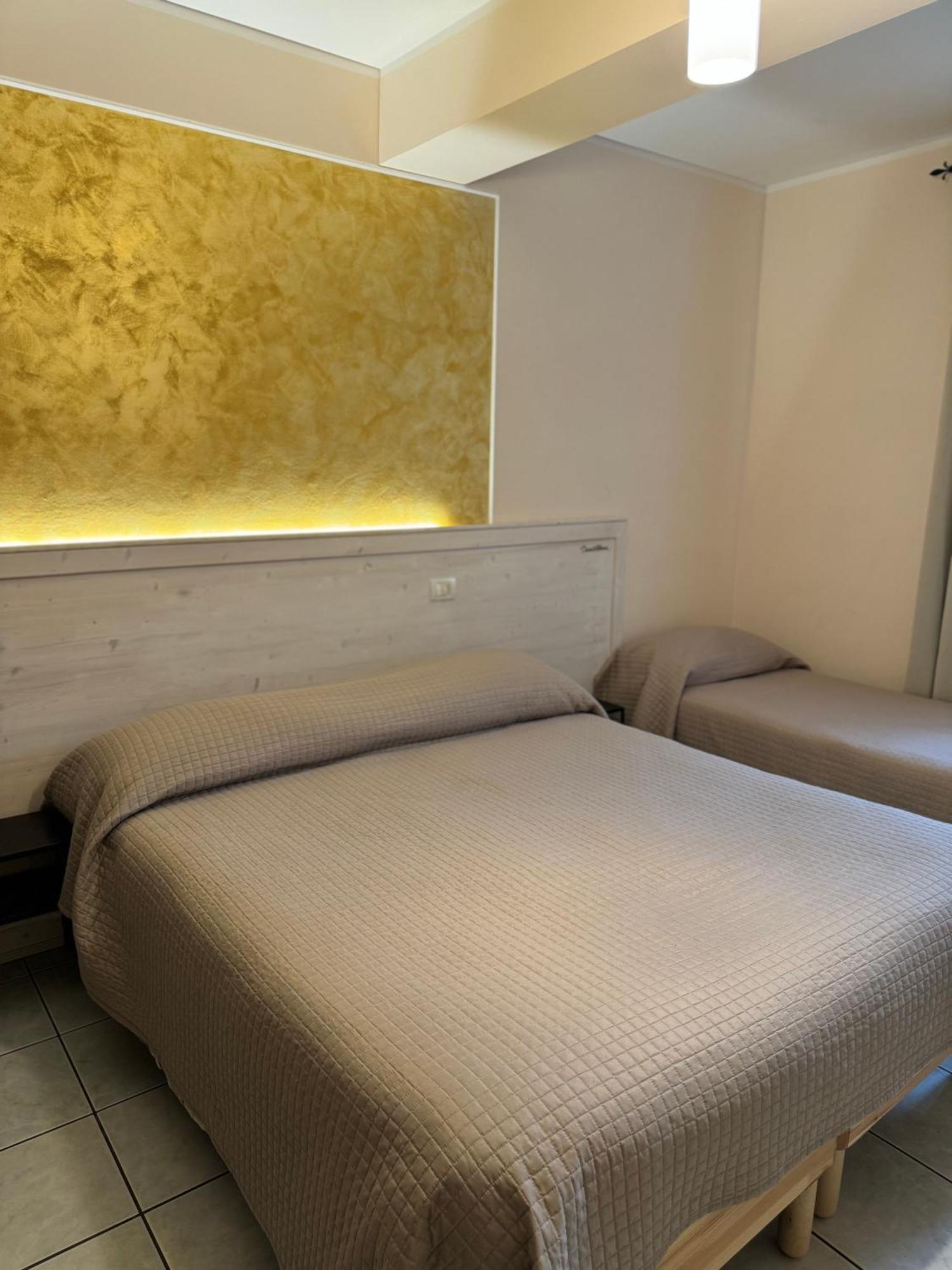 Hotel Lo Smeraldo Roccavivara Екстер'єр фото